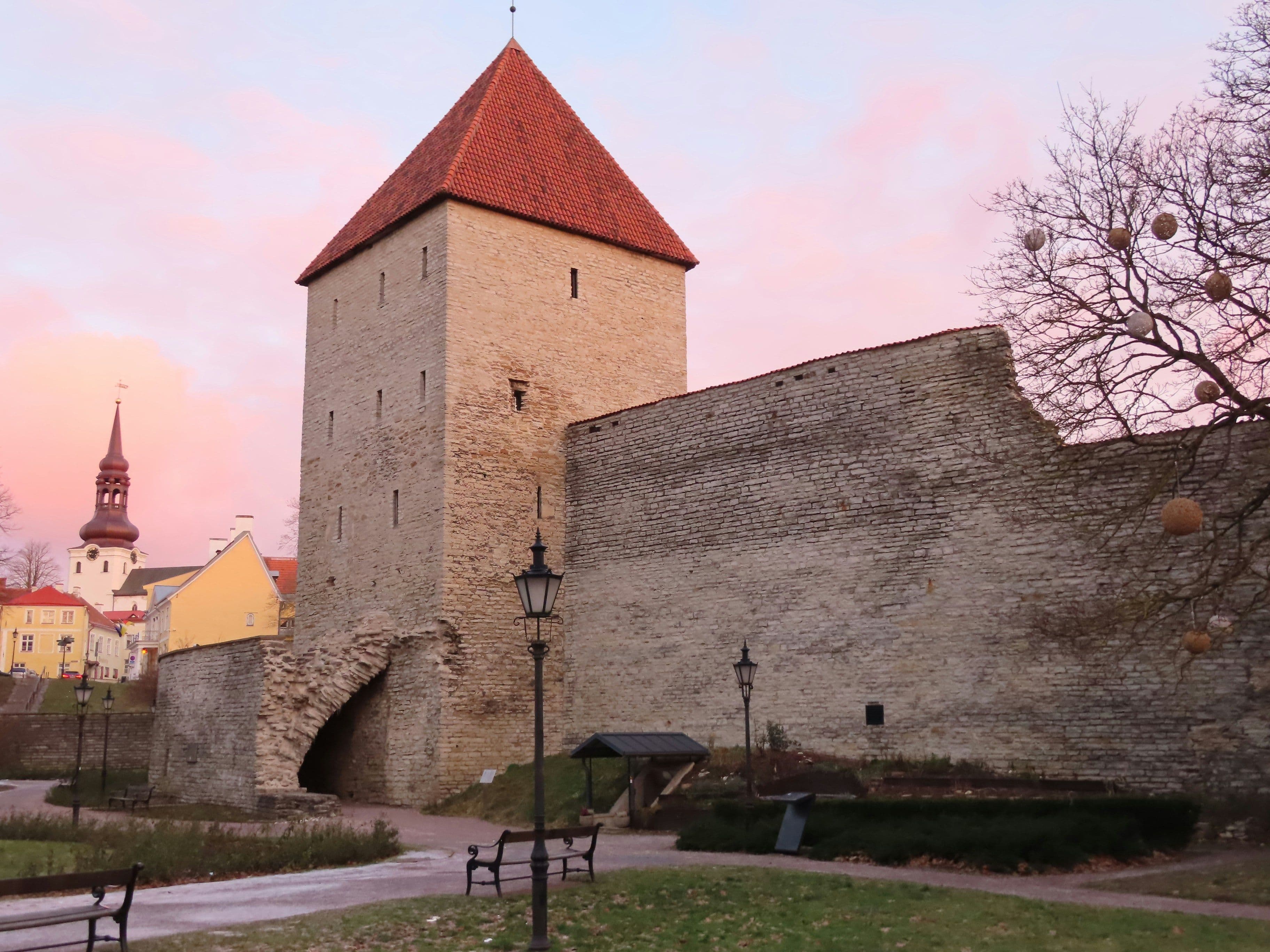 Romansa di Tower Old Town